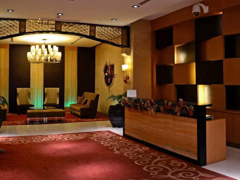 Luxury Condo At Forbeswood Parklane The Fort Bgc Makati City Exterior foto